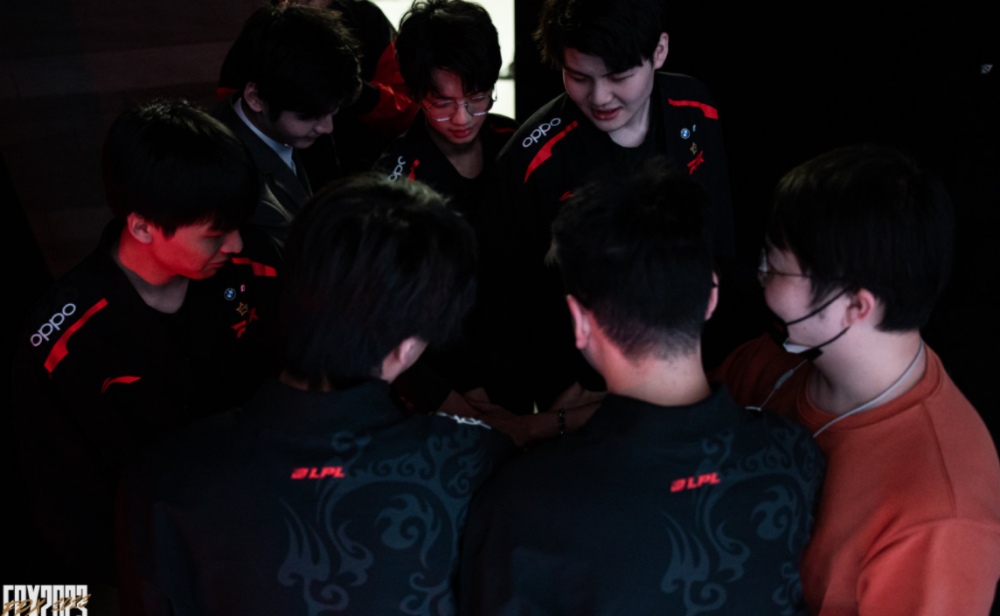 他用实际行 他用实际行